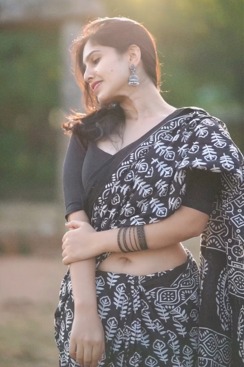 Incredible 1 Minute Ready To Wear Black Cotton Digital Print Saree