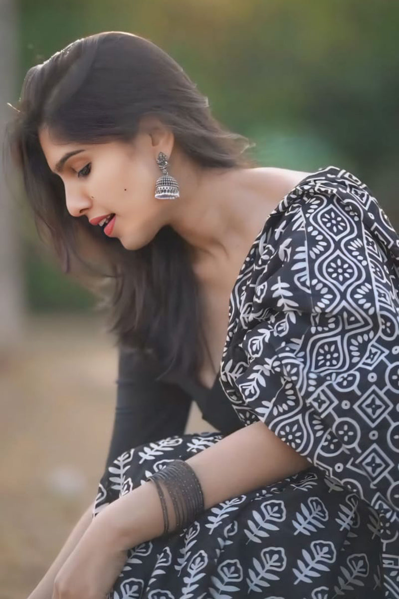 Incredible 1 Minute Ready To Wear Black Cotton Digital Print Saree
