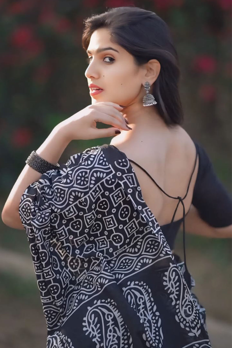 Incredible 1 Minute Ready To Wear Black Cotton Digital Print Saree