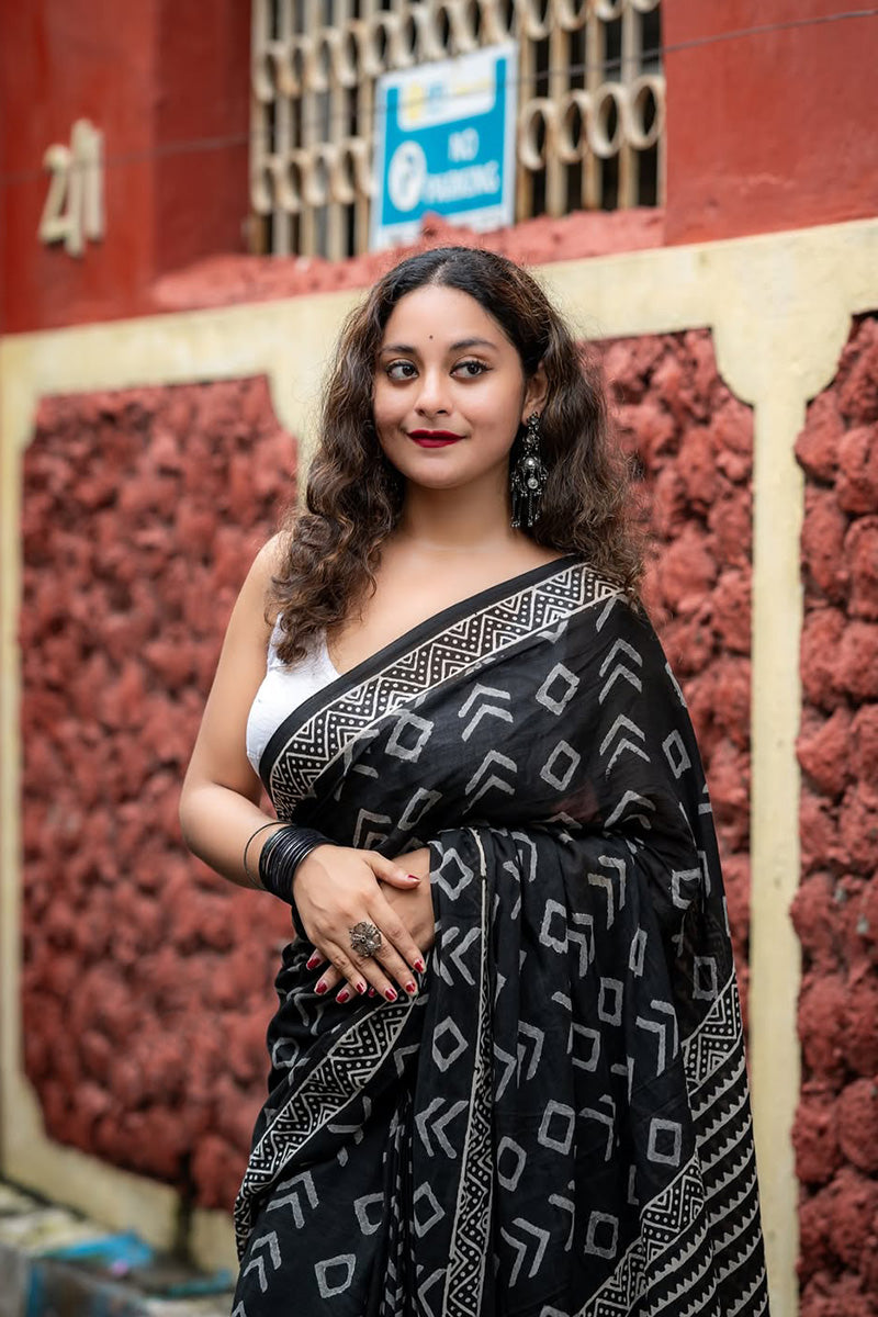 Groovy 1 Minute Ready To Wear Black Mul Cotton Digital Printed Saree With Pocket