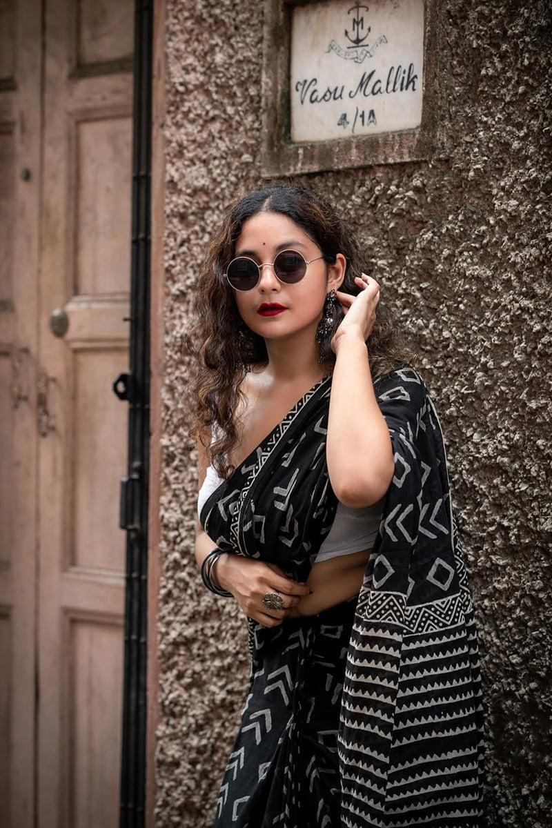 Groovy 1 Minute Ready To Wear Black Mul Cotton Digital Printed Saree With Pocket