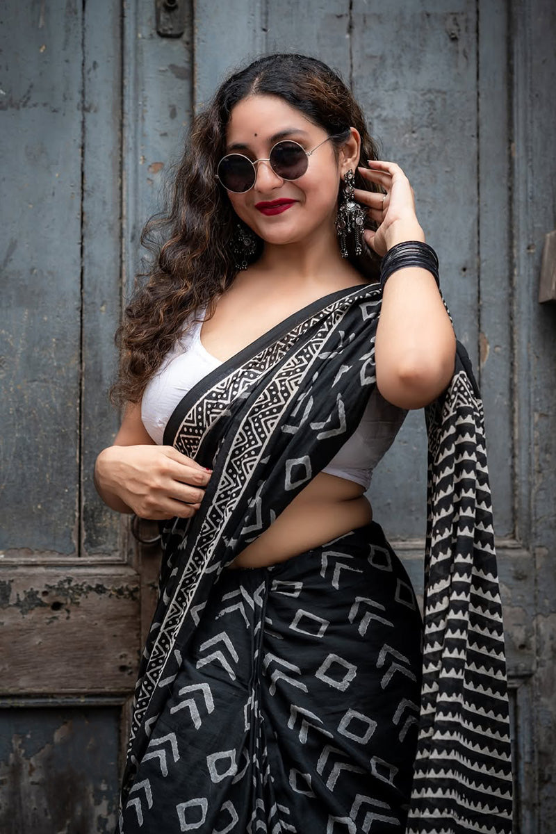 Groovy 1 Minute Ready To Wear Black Mul Cotton Digital Printed Saree With Pocket