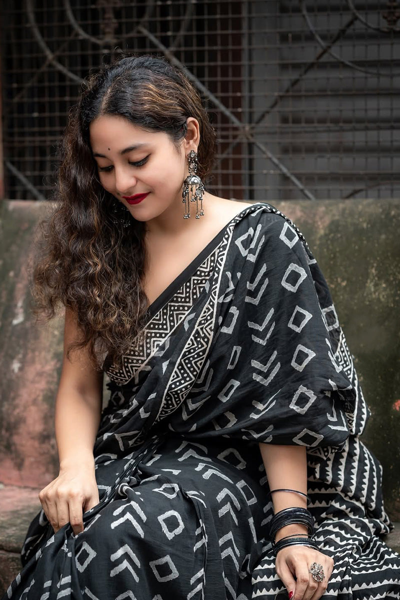 Groovy 1 Minute Ready To Wear Black Mul Cotton Digital Printed Saree With Pocket