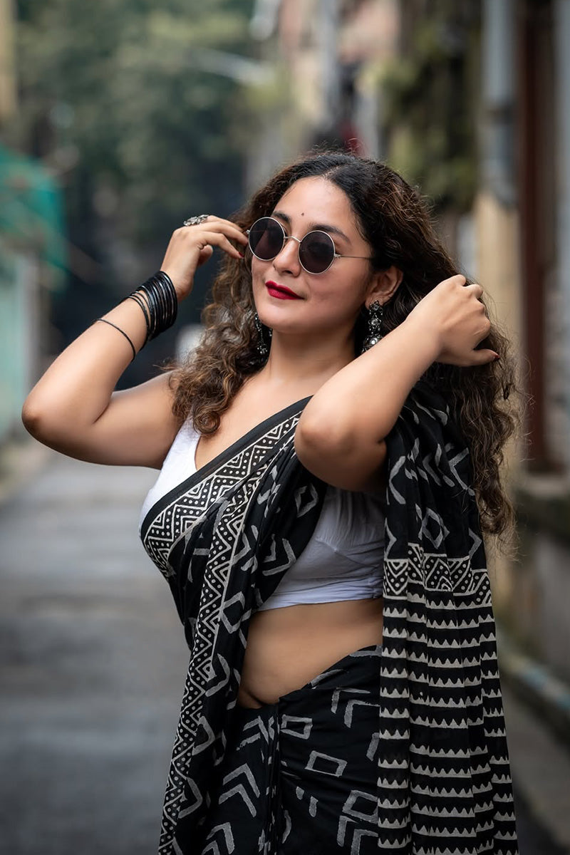 Groovy 1 Minute Ready To Wear Black Mul Cotton Digital Printed Saree With Pocket